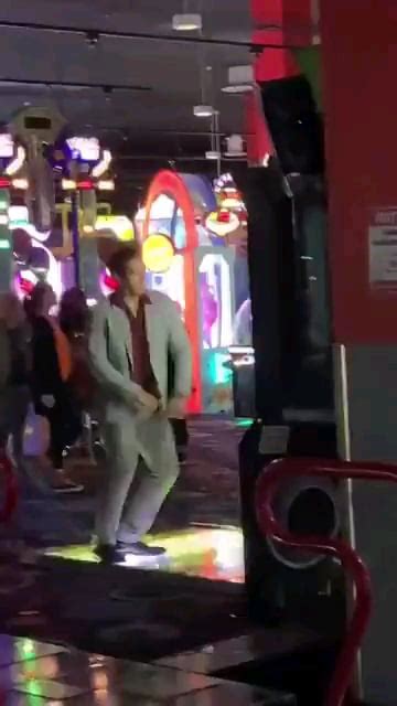 I'm struggling to see if it's a Kiryu cosplayer or the actor Paul .